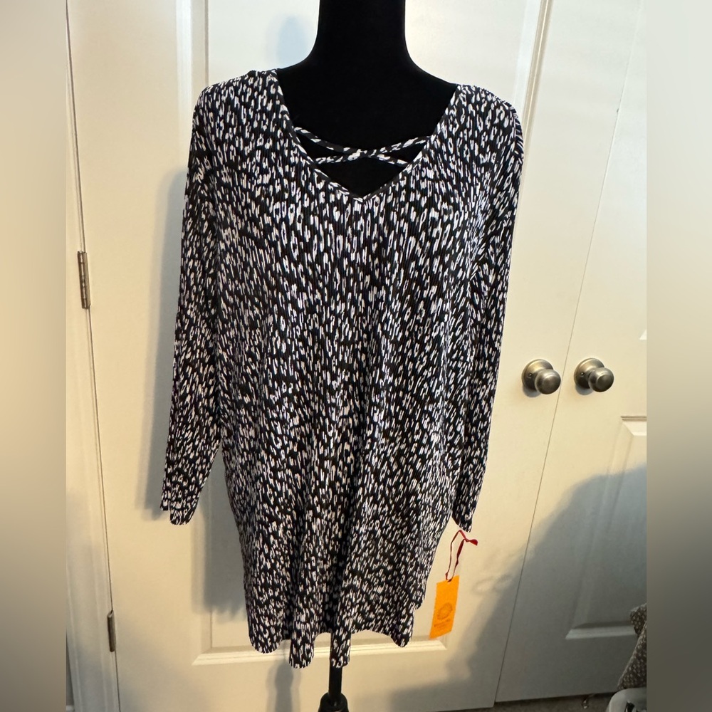 Ruby Red black and white top 2X